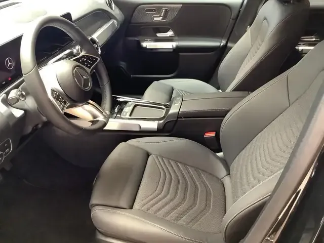 Mercedes-Benz GLB 220