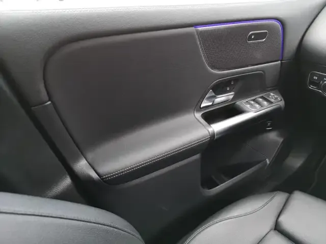 Mercedes-Benz EQA 300