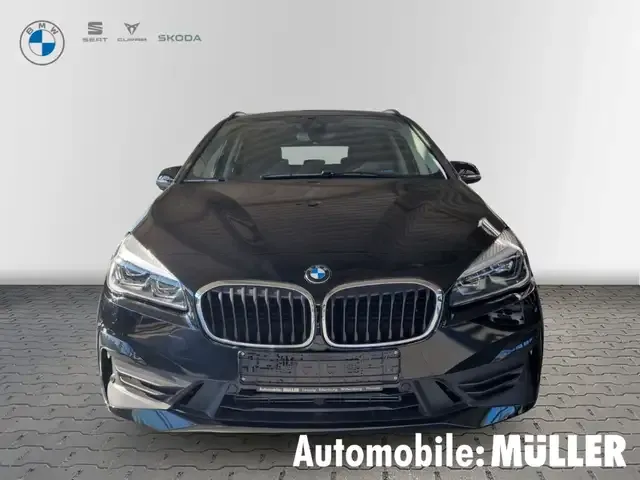BMW 225