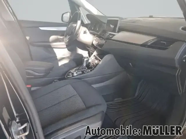 BMW 225