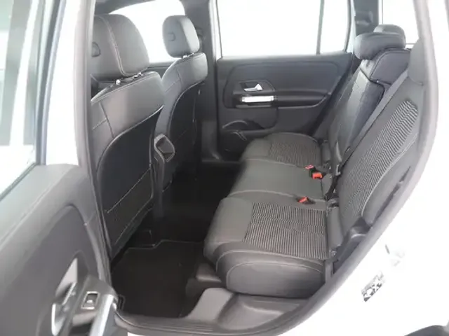 Mercedes-Benz GLB 180