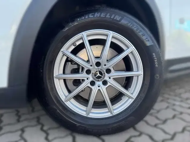 Mercedes-Benz GLB 200