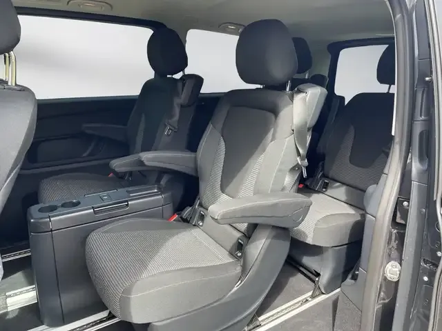 Mercedes-Benz V 220