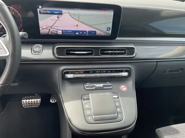 Mercedes-Benz V 220