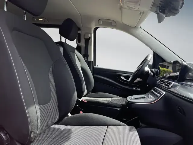 Mercedes-Benz V 220
