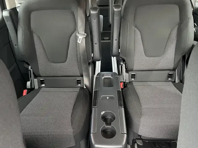 Mercedes-Benz V 220