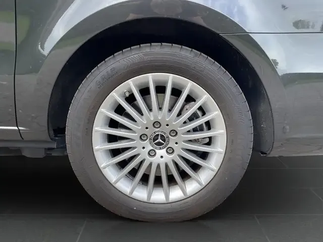 Mercedes-Benz V 220