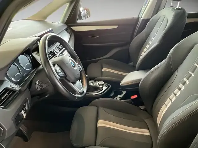 BMW 218