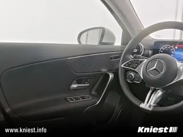 Mercedes-Benz A 220
