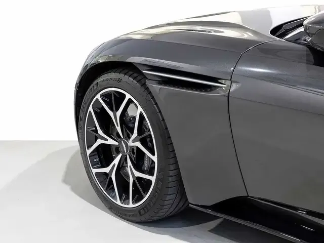 Aston Martin DB11