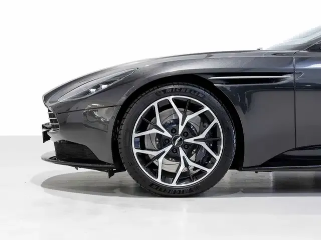 Aston Martin DB11