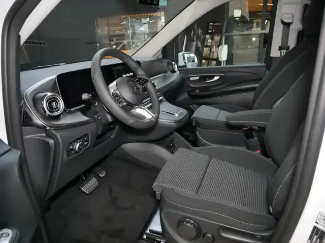 Mercedes-Benz V 220