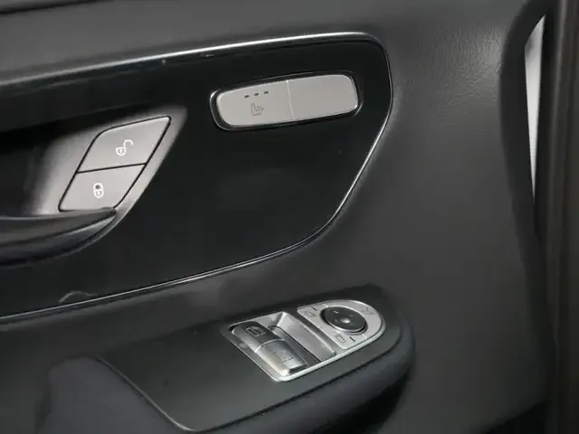 Mercedes-Benz V 220