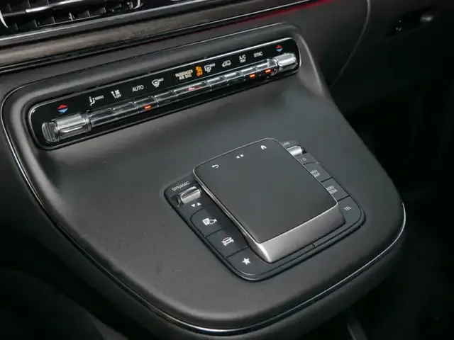 Mercedes-Benz V 220