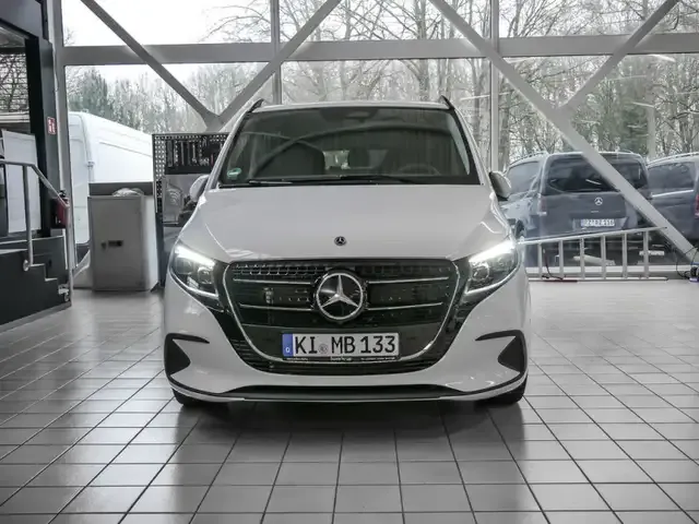 Mercedes-Benz V 220