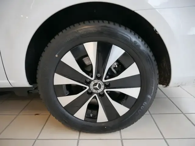 Mercedes-Benz V 220