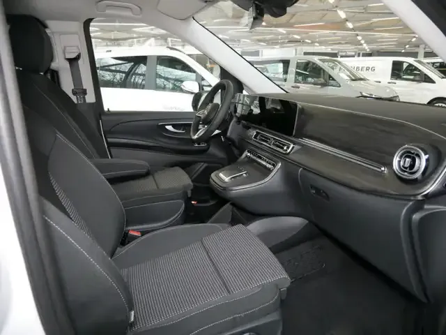 Mercedes-Benz V 220