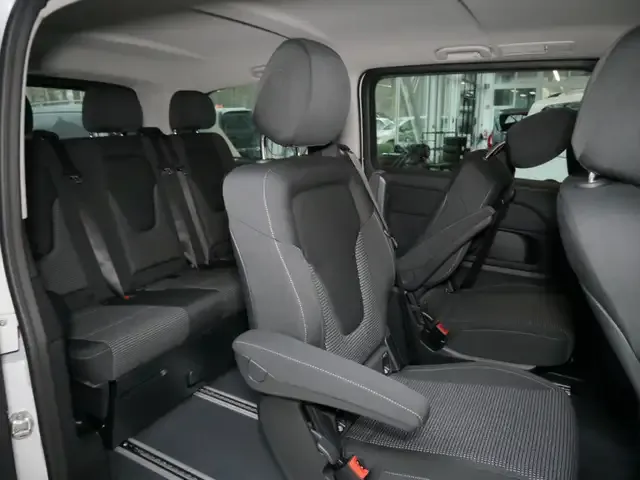 Mercedes-Benz V 220