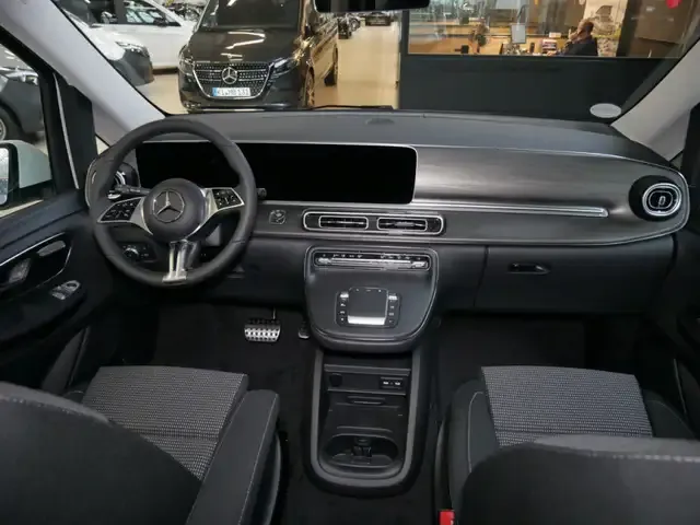 Mercedes-Benz V 220