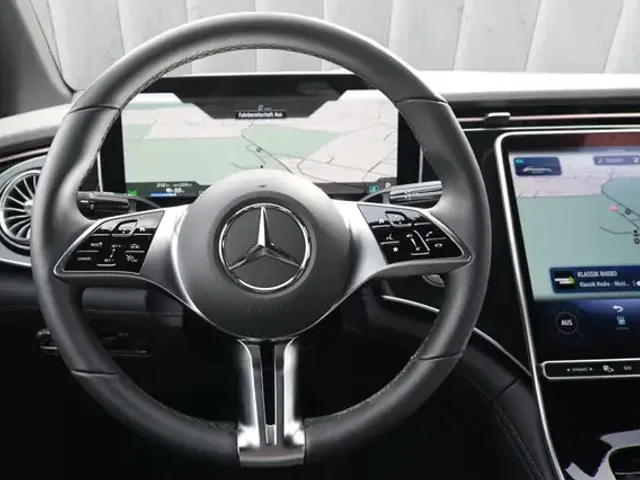 Mercedes-Benz EQE 300