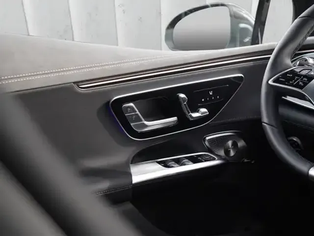 Mercedes-Benz EQE 300