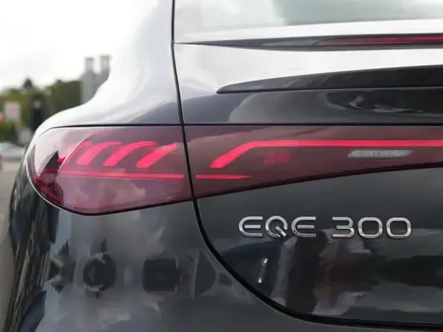 Mercedes-Benz EQE 300