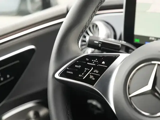 Mercedes-Benz EQE 300