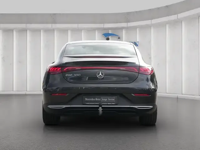 Mercedes-Benz EQE 300
