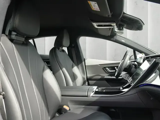 Mercedes-Benz EQE 300