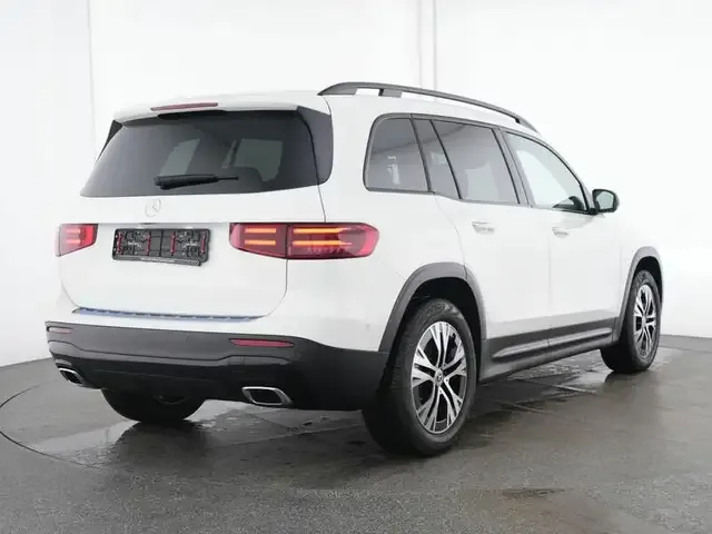 Mercedes-Benz GLB 220