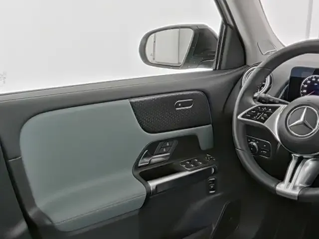 Mercedes-Benz GLB 220