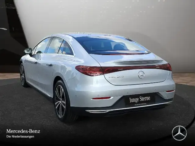 Mercedes-Benz EQE 300