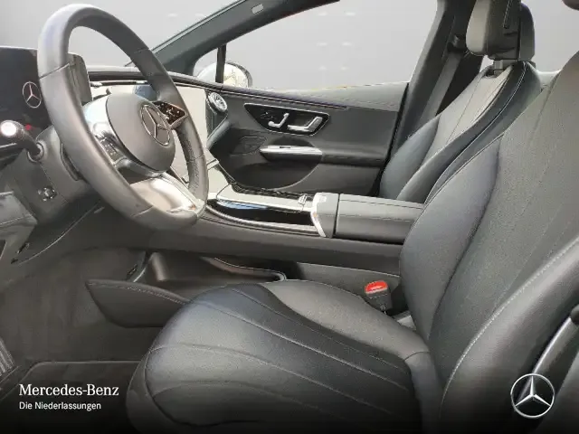 Mercedes-Benz EQE 300