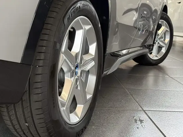 BMW iX1