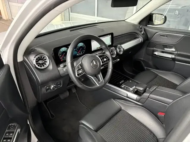 Mercedes-Benz GLB 200