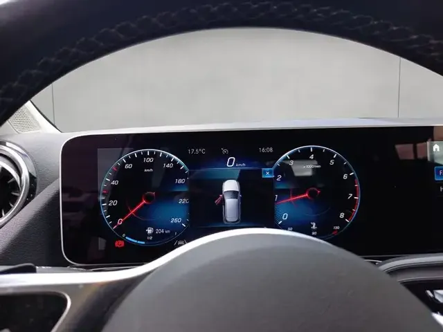 Mercedes-Benz B 180