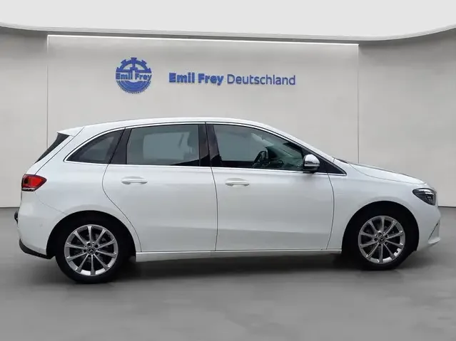 Mercedes-Benz B 180
