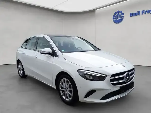Mercedes-Benz B 180