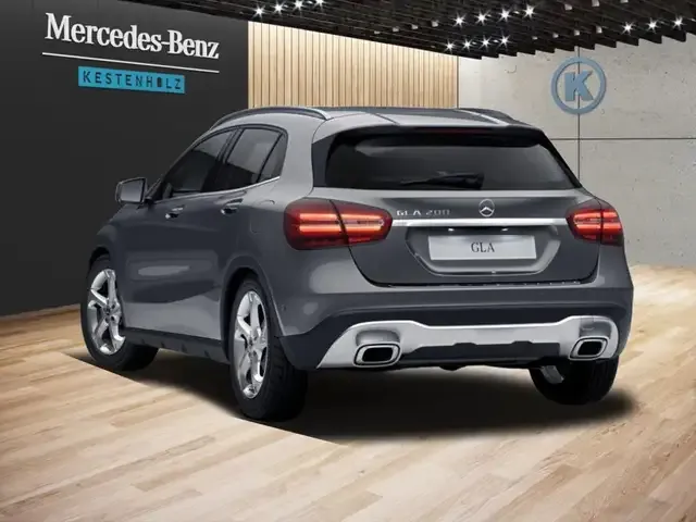 Mercedes-Benz GLA 200