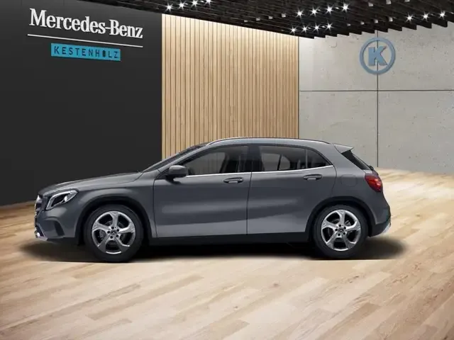 Mercedes-Benz GLA 200