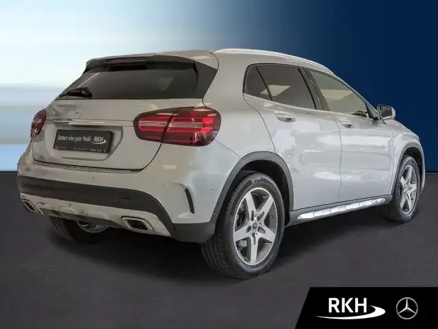 Mercedes-Benz GLA 200