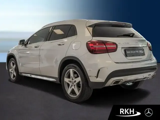 Mercedes-Benz GLA 200