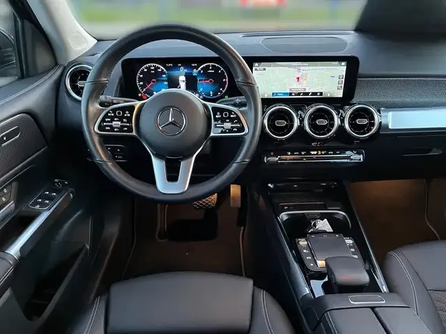 Mercedes-Benz GLB 220