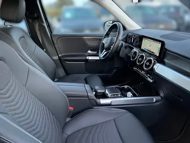 Mercedes-Benz GLB 220