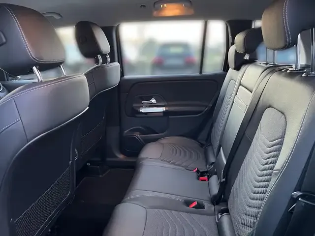 Mercedes-Benz GLB 220