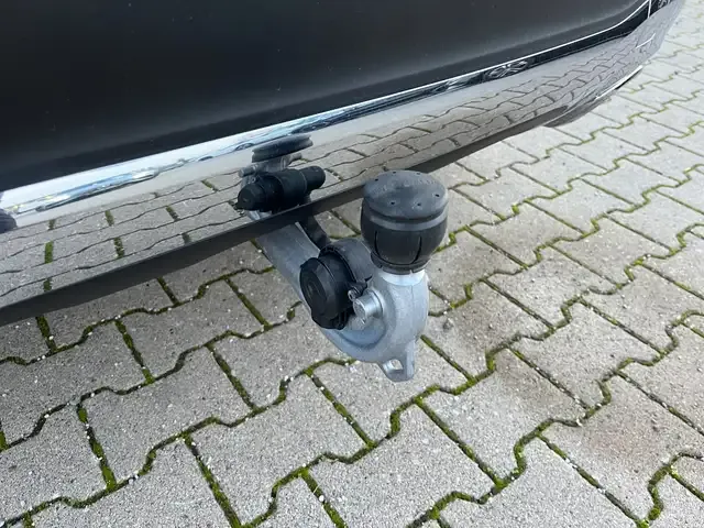 Mercedes-Benz GLB 220