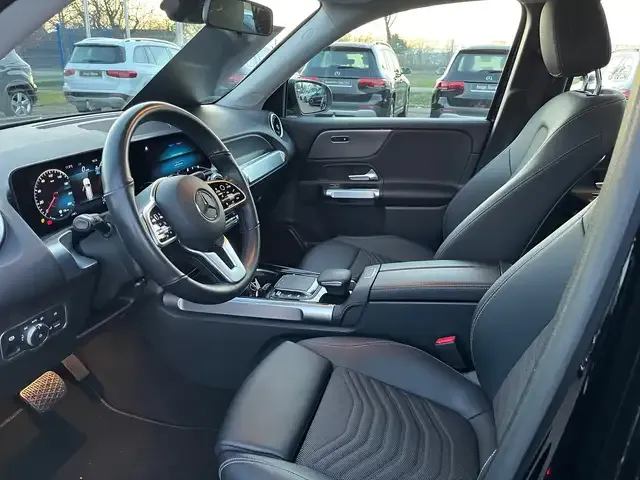 Mercedes-Benz GLB 220