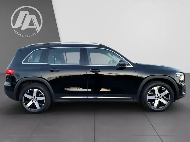 Mercedes-Benz GLB 220