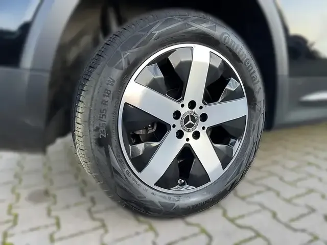 Mercedes-Benz GLB 220