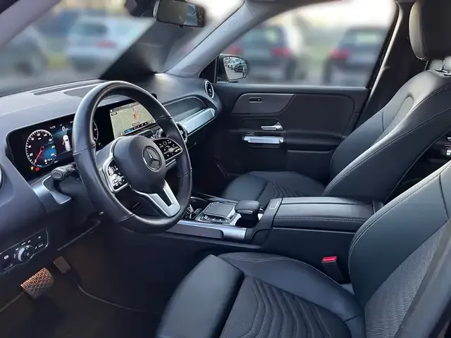 Mercedes-Benz GLB 220